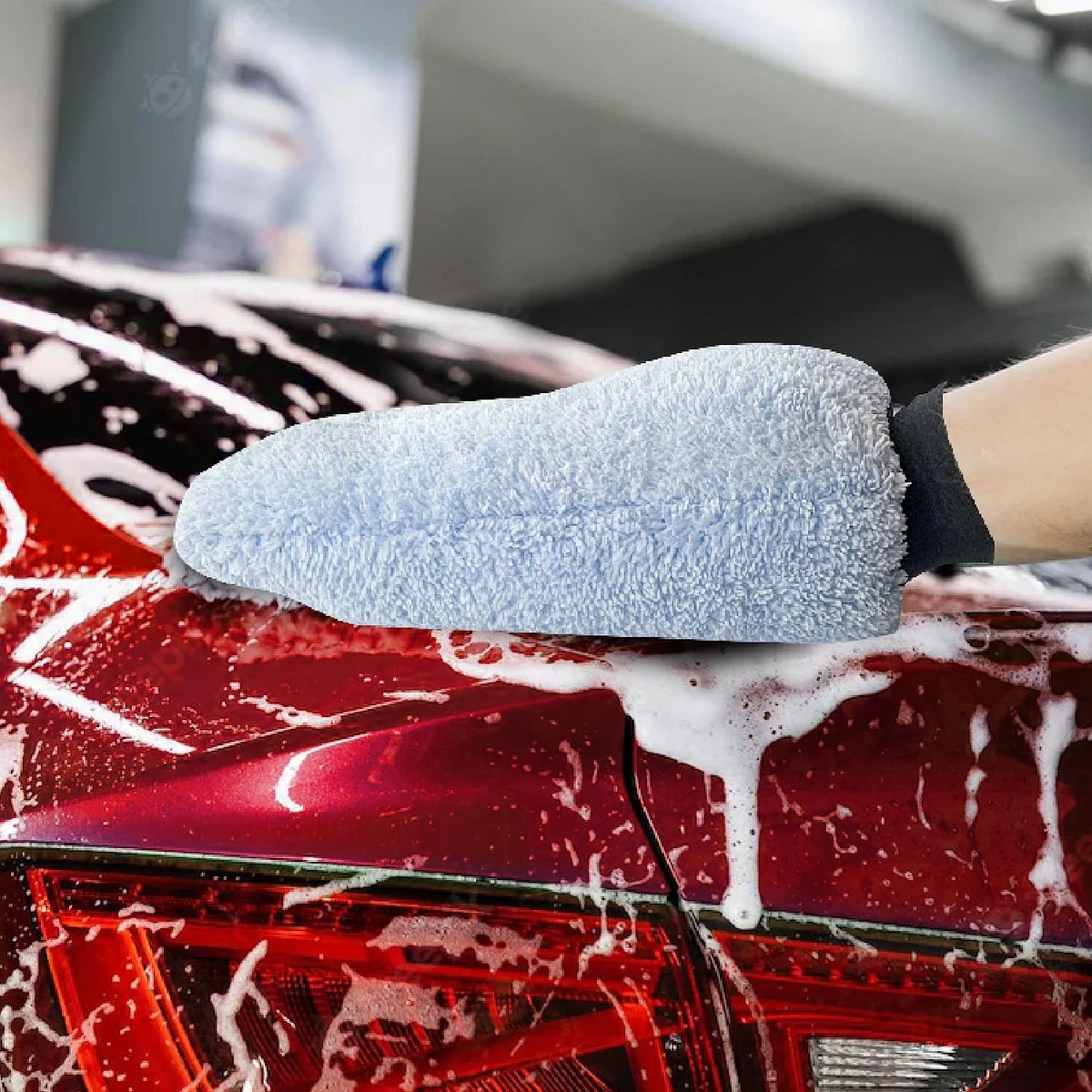 Automix Parlatıcı Etkili Oto Yıkama Paketi: Cilalı Şampuan 1L ve Mikrofiber Temizlik Eldiveni - Şampuan